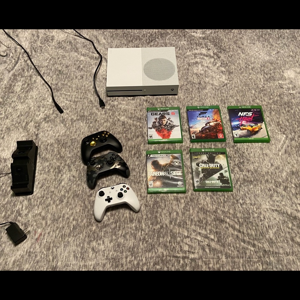 Xbox One, controllers and games bundle